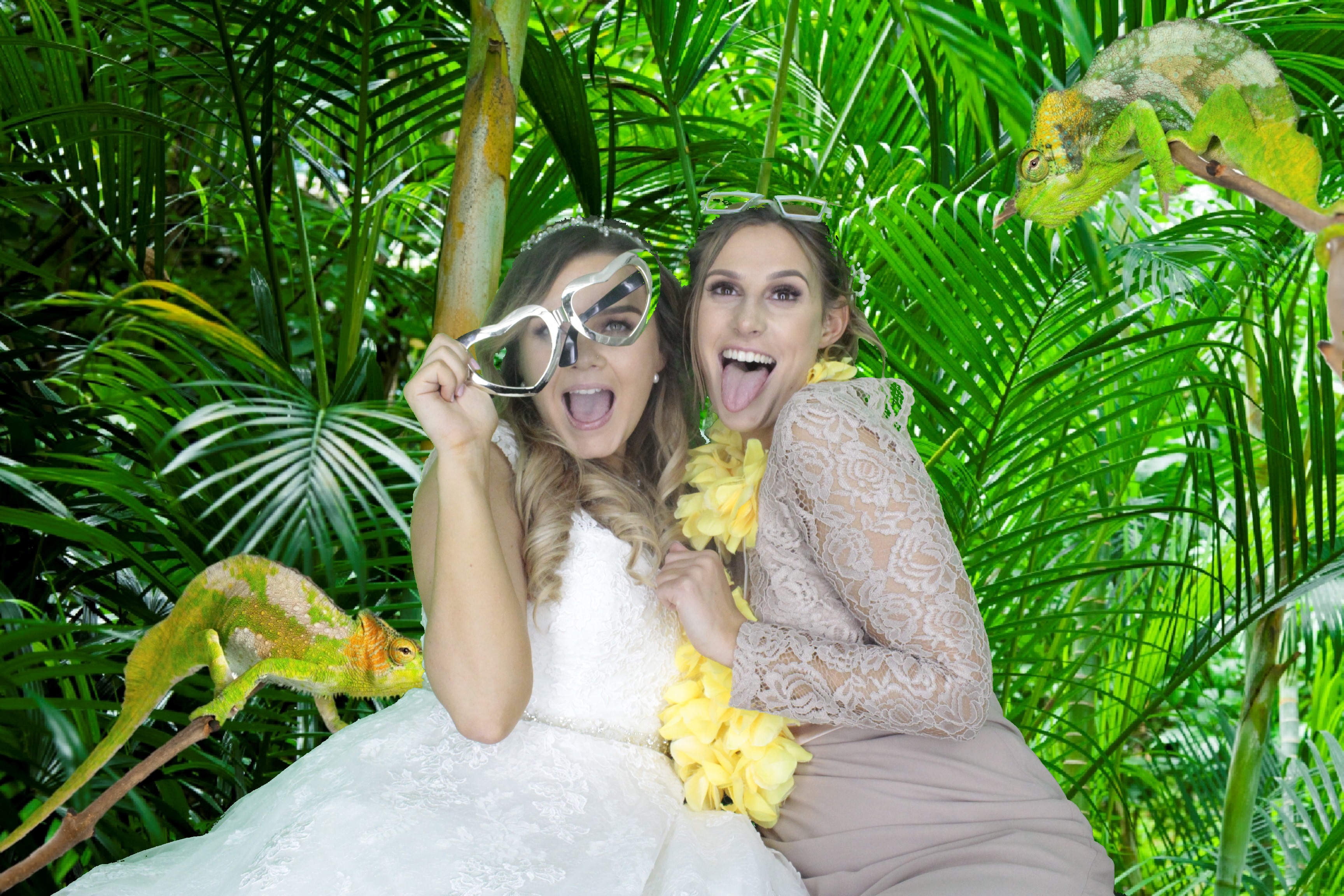 Mr & Mrs Hillier | View more photos from the event at gallery.myphotoboothexperience.co.uk/u/MyPhotoBoothExperienceLtd/Mr-Mrs-Hillier